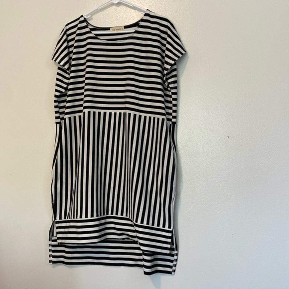 The Nines blk and white stripe pocket short sleeve rayon poly spandex blend xl